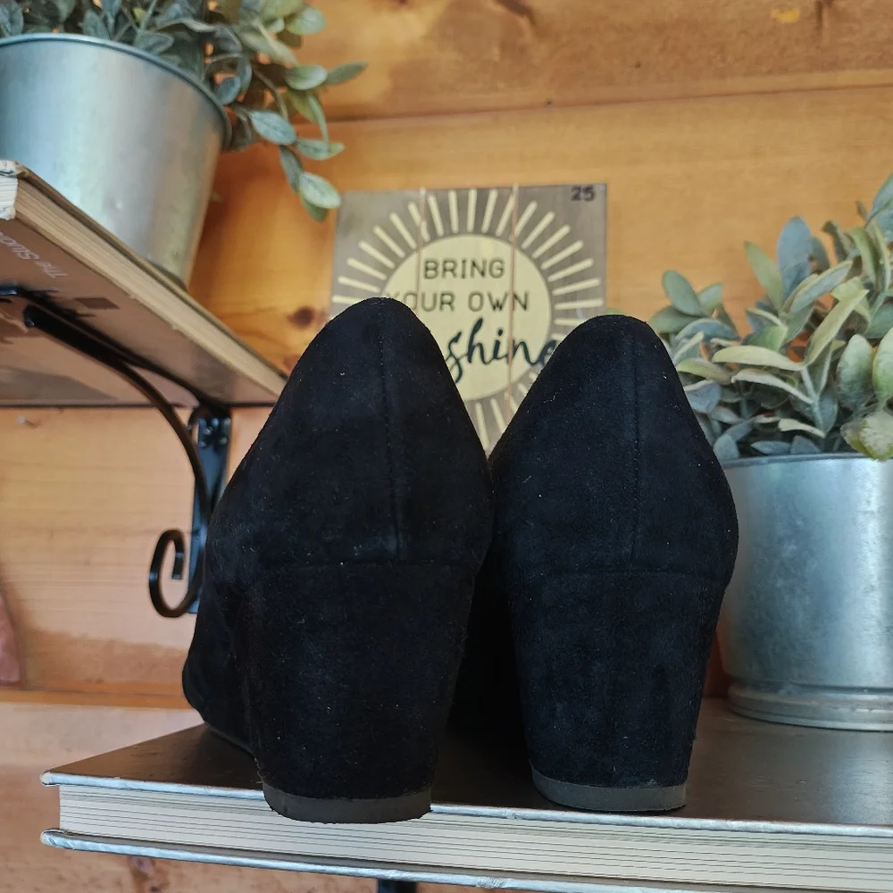 VANELI Black Pleated Pintuck Nubuck Suede Leather Open Toe Low Wedge Heels Sz 8N
